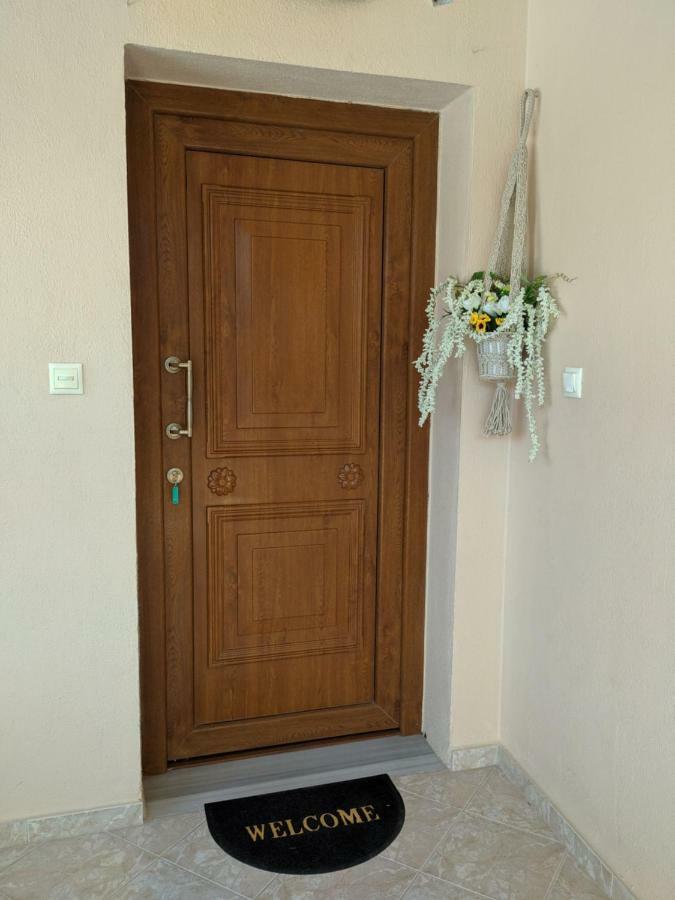 Irene In Daire Sykia
